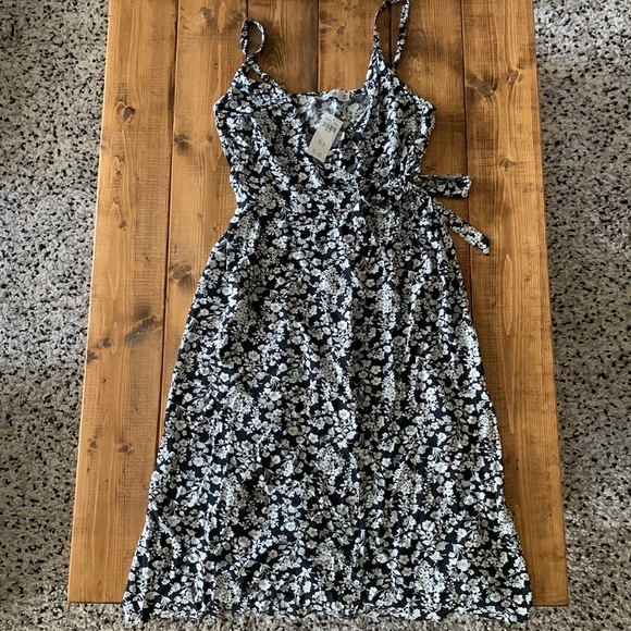 Hollister midi wrap dress - Picture 1 of 3